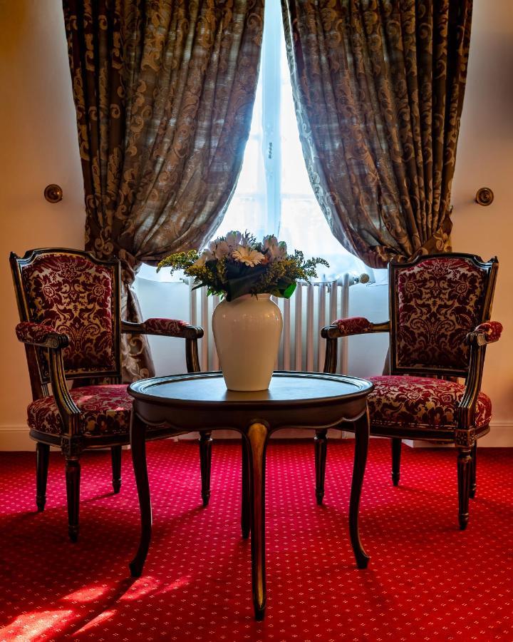 Hotel Restaurant Le Centenaire Les Eyzies Экстерьер фото
